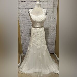 NWT David’s Bridal Ivory Cap Sleeve Lace Trumpet Wedding Dress Size 2 - $599